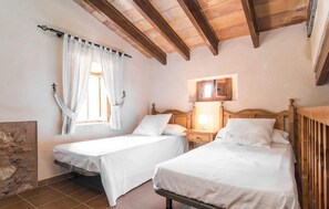 3 bedrooms, iron/ironing board, travel cot, free WiFi - Gorgeous home in Llubi with private swimming pool, can be inside or outside (Llubi)