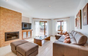 Smart TV, DVD player, ping pong - Nice home in Cala dOr with private swimming pool, can be inside or outside (Cala dOr)