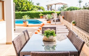 Outdoor dining - Nice home in Cala dOr with private swimming pool, can be inside or outside (Cala dOr)