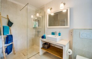 Shower, hair dryer - Stunning home in Manacor with private swimming pool, can be inside or outside (Manacor)