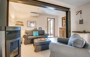 TV, fireplace - Stunning home in Manacor with private swimming pool, can be inside or outside (Manacor)