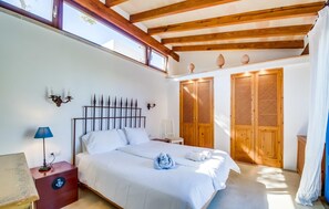 6 bedrooms, iron/ironing board, travel cot, free WiFi - Can Roca de Cala d'Or (Cala dOr)