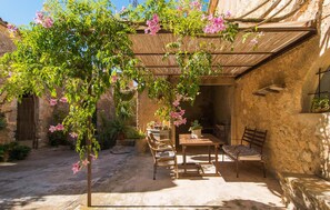 Outdoor dining - Stunning home in Manacor with private swimming pool, can be inside or outside (Manacor)
