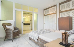 5 bedrooms, in-room safe, iron/ironing board, travel cot - Casa Romantica de Sa Coma (Sa Coma)