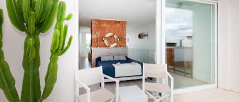 3 chambres, fer et planche à repasser, lit de bébé portatif