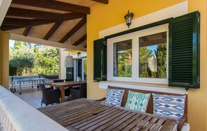 Outdoor dining - Luxurious home in Betlem with private swimming pool, can be inside or outside (Betlem)