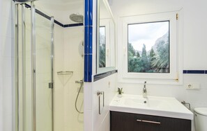 Shower, hair dryer - Luxurious home in Betlem with private swimming pool, can be inside or outside (Betlem)