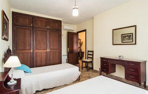 A bedroom with two beds, a dresser, a chair, and a lamp. - Awesome home in SHorta with private swimming pool, can be inside or outside (SHorta)