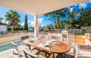 Outdoor dining - Amazing home in Alcudia with private swimming pool, can be inside or outside (Alcudia)