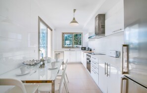 Fridge, microwave, oven, stovetop - Amazing home in Alcudia with private swimming pool, can be inside or outside (Alcudia)
