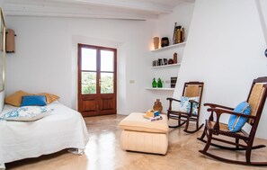 4 chambres, fer et planche à repasser, lit parapluie, Wi-Fi gratuit