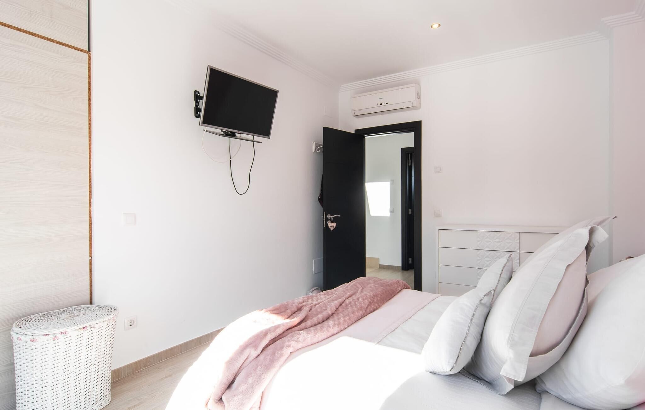 3 chambres, fer et planche à repasser, lit parapluie, Wi-Fi gratuit