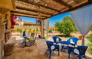 Outdoor dining - La Paloma de Sa Torre Marina (Sa Rapita)