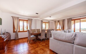 Una mesa de tenis de mesa