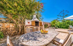 Outdoor dining - Amazing home in Cala Llombards (Cala Llombards)