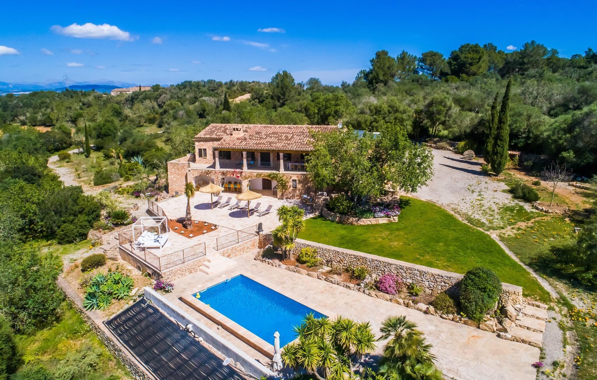 المنشأة من الخارج