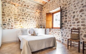 6 Schlafzimmer, Zimmersafe, Bügeleisen/Bügelbrett, Reisekinderbett