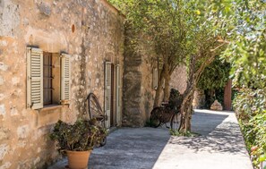 Property grounds - Cozy home in Felanitx with swimming pool (Felanitx)