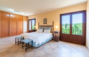 3 bedrooms, iron/ironing board, travel cot, free WiFi - Gorgeous home in Canyamel with private swimming pool, can be inside or outside (Canyamel)