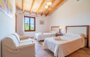 3 Schlafzimmer, Zimmersafe, Bügeleisen/Bügelbrett, Reisekinderbett