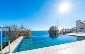 A heated pool - Awesome home in Porto Cristo (Porto Cristo)