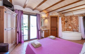 2 habitaciones, tabla de planchar con plancha y cuna de viaje 
