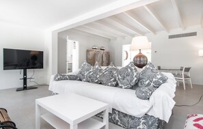 Smart TV, ping pong - Gorgeous home in Costa dels Pins (Costa dels Pins)