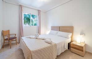 2 bedrooms, iron/ironing board, travel cot, free WiFi - Amazing apartment in Cales de Mallorca with swimming pool (Cales de Mallorca)
