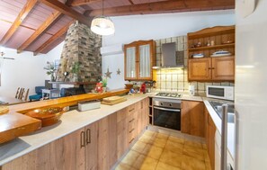 Fridge, microwave, oven, stovetop - 3 bedroom gorgeous home in Cala Tuent (Cala Tuent)