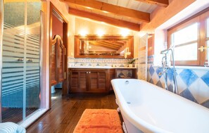 Shower, hair dryer - Nice home in Inca with private swimming pool, can be inside or outside (Inca)