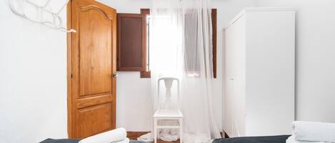 3 chambres, fer et planche à repasser, lit parapluie, Wi-Fi gratuit