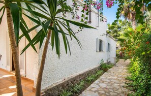 Property grounds - 3 bedroom gorgeous home in Alcudia (Alcudia)