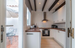 Fridge, microwave, oven, stovetop - Awesome apartment in Moscari with WiFi (Moscari)