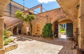 Property grounds - Nice home in Montuiri with private swimming pool, can be inside or outside (Montuiri)