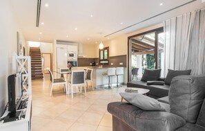 Smart TV - 3 bedroom beach front home in Alcudia (Alcudia)