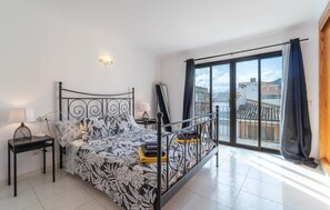 3 bedrooms, iron/ironing board, travel cot, free WiFi - Gorgeous apartment in Port de Pollenca with WiFi (Port de Pollenca)