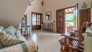 Smart TV, ping pong - Lovely home in Capdepera with private swimming pool, can be inside or outside (Capdepera)