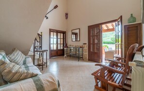 Smart TV, ping pong - Lovely home in Capdepera with private swimming pool, can be inside or outside (Capdepera)