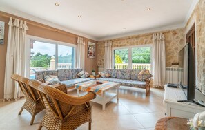 Smart TV, ping pong - Lovely home in Capdepera with private swimming pool, can be inside or outside (Capdepera)