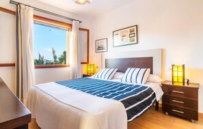 3 bedrooms, iron/ironing board, travel cot, free WiFi - Beautiful home in Porto Cristo (Porto Cristo)