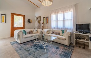 Smart-tv en een tafeltennistafel