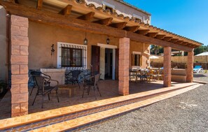 Outdoor dining - Beautiful home in Campos with private swimming pool, can be inside or outside (Campos)
