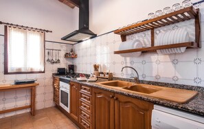 Fridge, microwave, oven, stovetop - Beautiful home in Campos with private swimming pool, can be inside or outside (Campos)