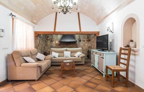 TV - Awesome home in Campos with private swimming pool, can be inside or outside (Campos)