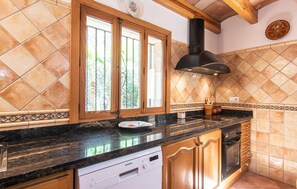 Fridge, microwave, oven, stovetop - Awesome home in Campos with private swimming pool, can be inside or outside (Campos)