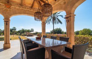 Outdoor dining - Beautiful home in Cala dOr with sauna (Cala dOr)