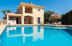A two-story house with a swimming pool, a covered patio, and a thatched roof structure. - Cozy home in Palma with private swimming pool, can be inside or outside (Palma)