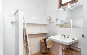 Shower, hair dryer - Romantic Rustical House (Cala Llombards)