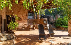 Outdoor dining - Romantic Rustical House (Cala Llombards)