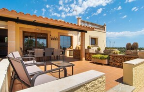 Outdoor dining - Beautiful home in Cala Murada (Cala Murada)